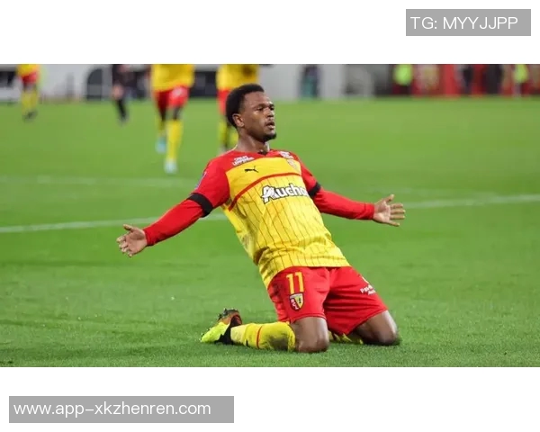 兰斯与瓦朗谢纳激战正酣谁能在法甲赛场上笑到最后